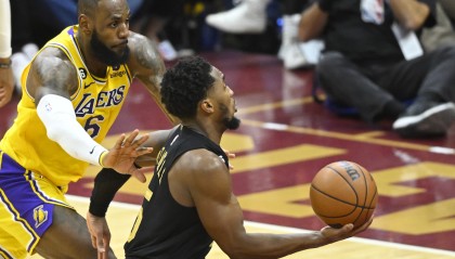 世界杯投注-骑士队史仅2人得分30+场数破百：詹姆斯324场 米切尔103场